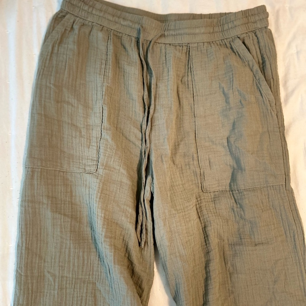 Women’s Pants in Olive Green